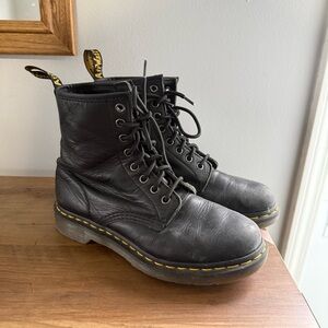 Dr. Martens Black Leather woman’s 7 Boots